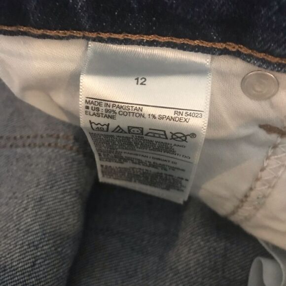 Old Navy Bermuda Shorts Women’s Size 12 Blue Denim Zip Fly Frayed Hem 7” Inseam - Picture 3 of 4